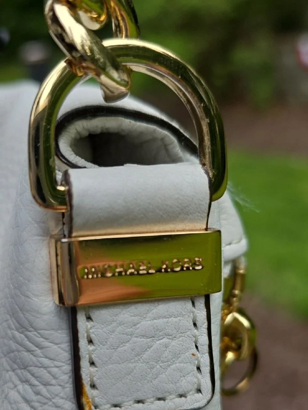 Michael Kors Bedford shoulder bag features a fold-over zipper flap